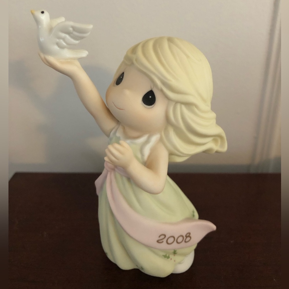 Precious moments holiday Christmas, 2008 with Dove peace on earth new no box